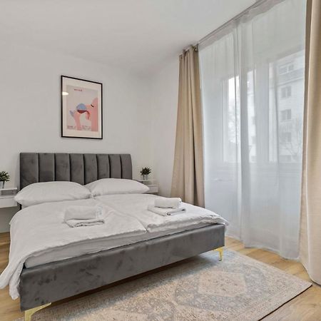 2 Bedroom Apt Steps To Nivy Station Bratislava Dış mekan fotoğraf