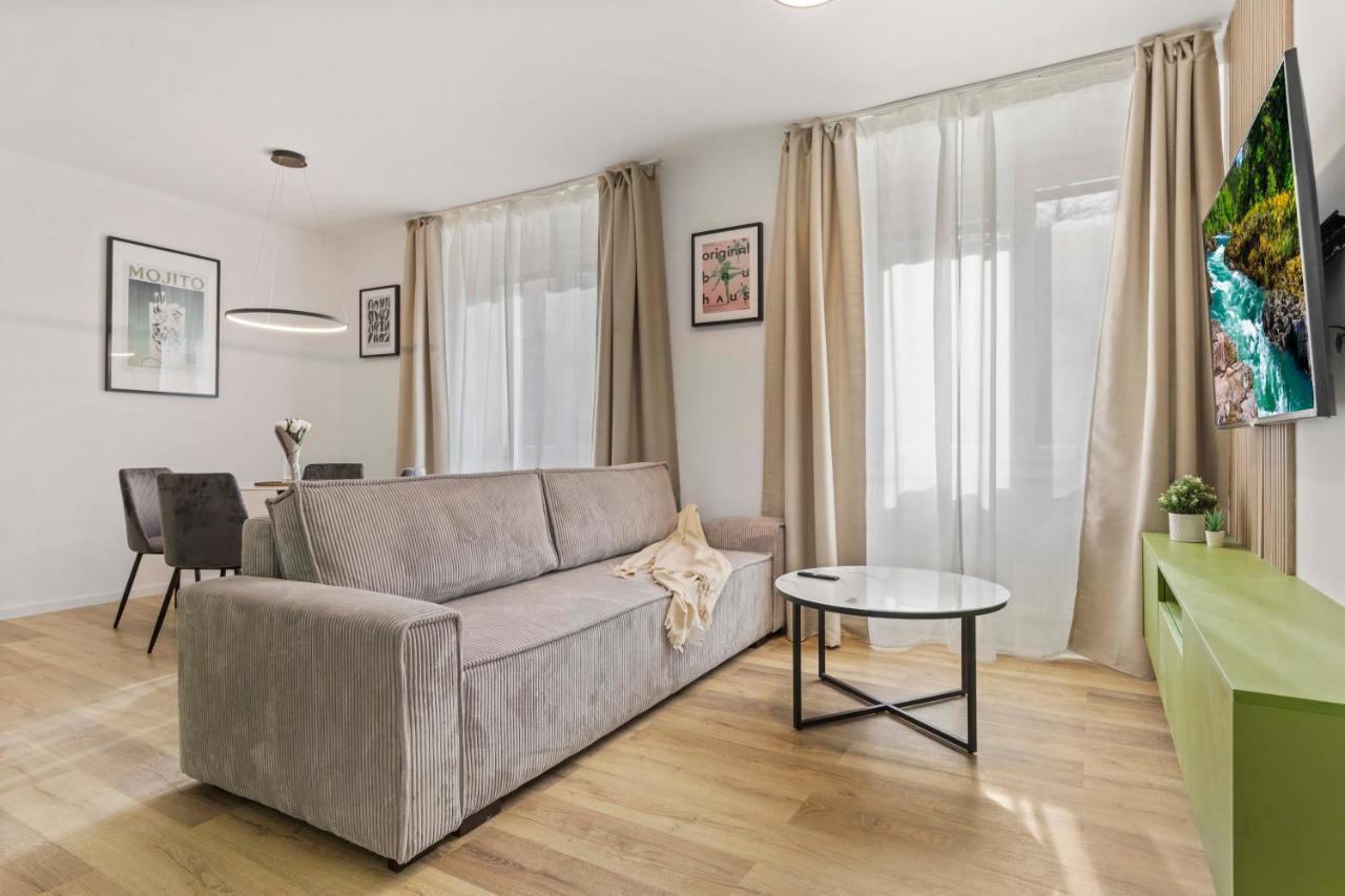 2 Bedroom Apt Steps To Nivy Station Bratislava Dış mekan fotoğraf