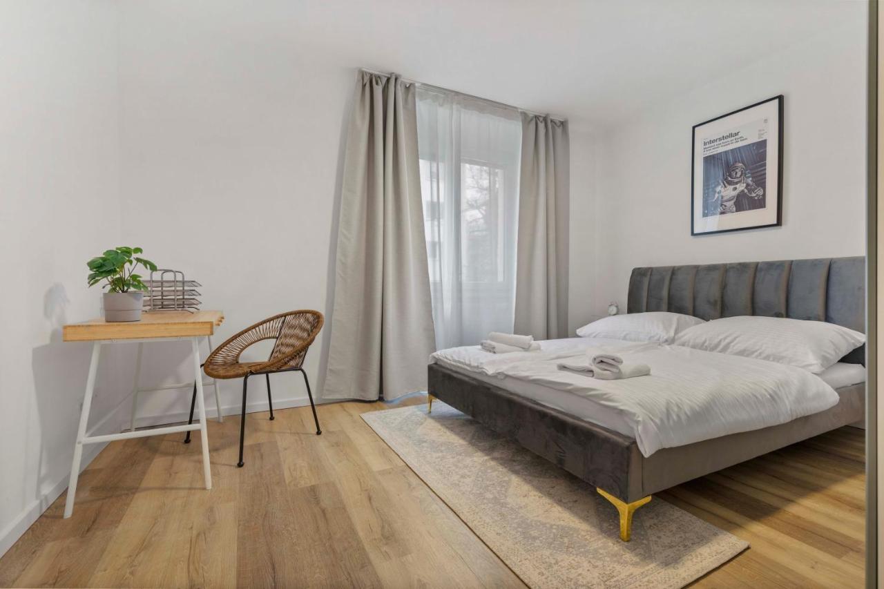 2 Bedroom Apt Steps To Nivy Station Bratislava Dış mekan fotoğraf