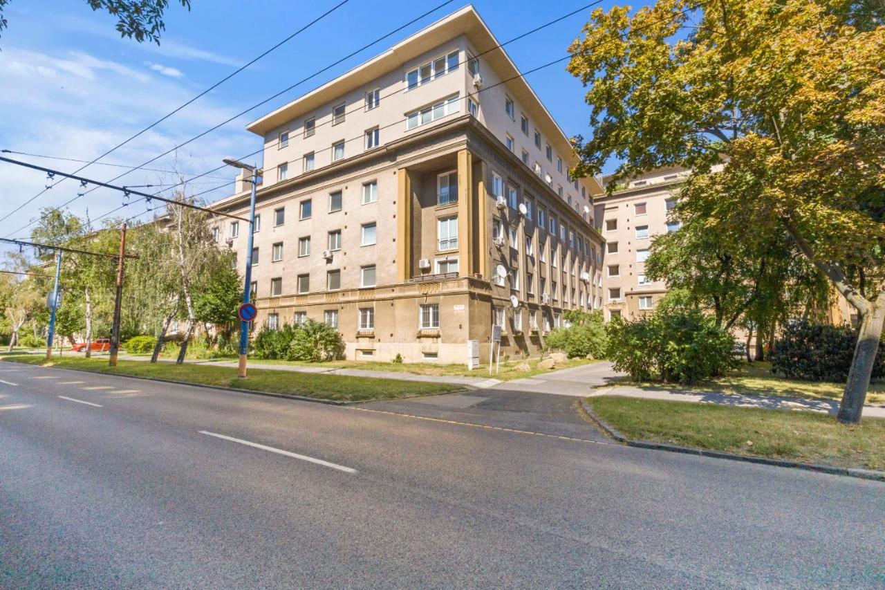 2 Bedroom Apt Steps To Nivy Station Bratislava Dış mekan fotoğraf
