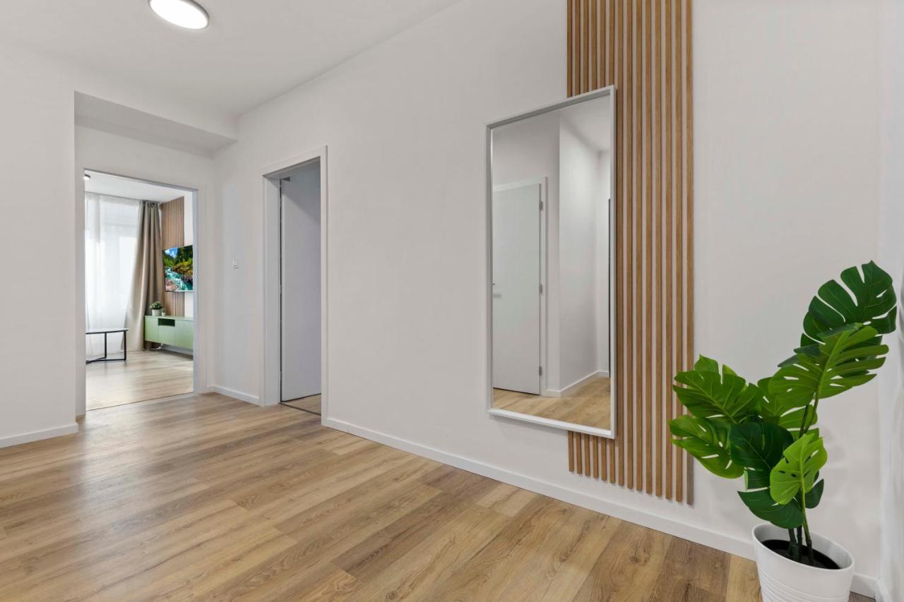 2 Bedroom Apt Steps To Nivy Station Bratislava Dış mekan fotoğraf